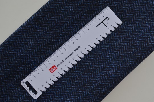 Teplákovina Chevron navy (E)
