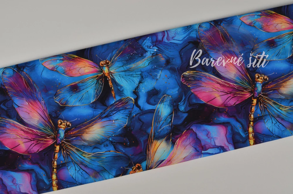 Úplet, Zlatavé vážky na modré (E)
