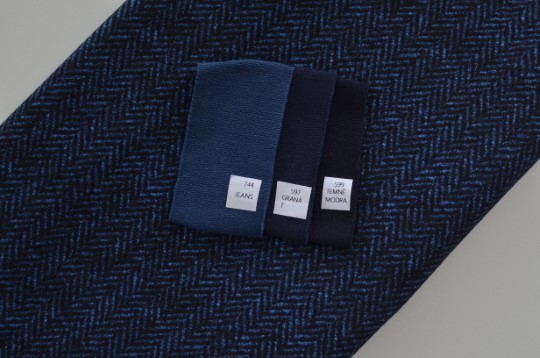 Teplákovina Chevron navy (E)