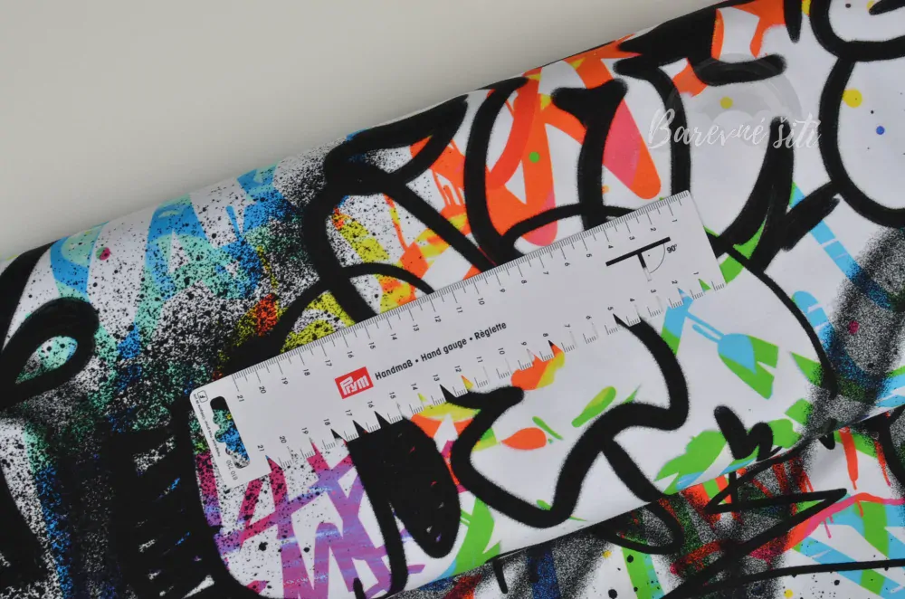 Úplet, Graffiti zeď (E)