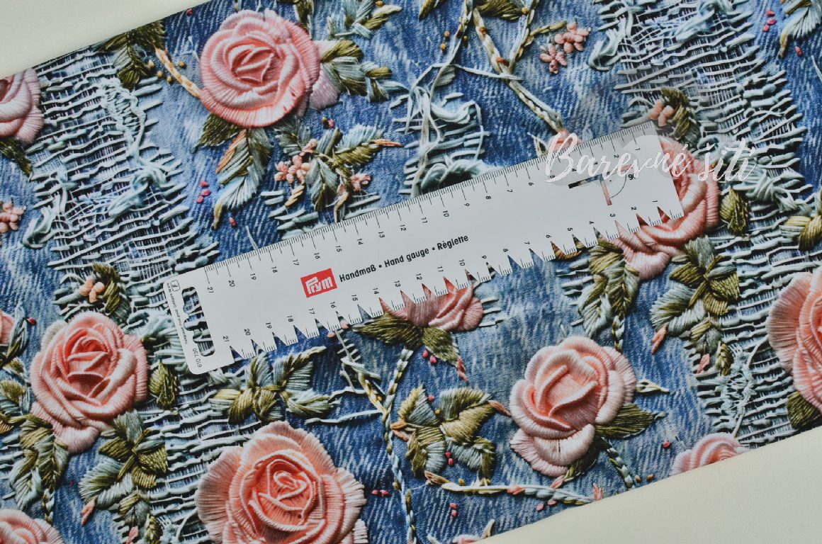 Úplet, Růžové růže na jeans (E)