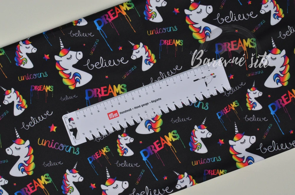 Sportovní úplet Silver light Unicorns na černé (E)