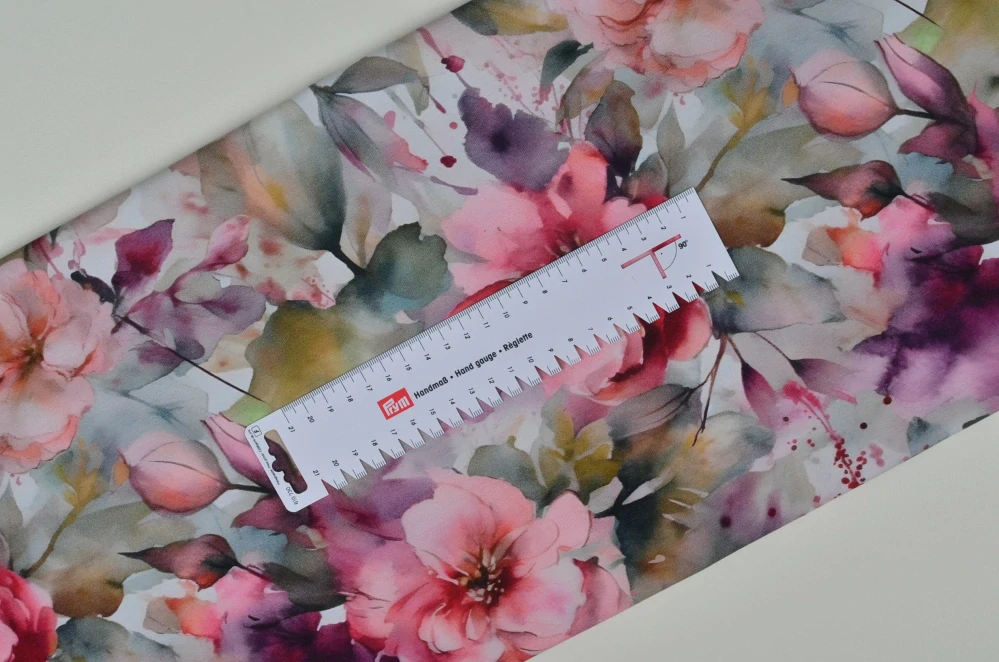 Úplet, Lehce rozpité růžové květy (E)