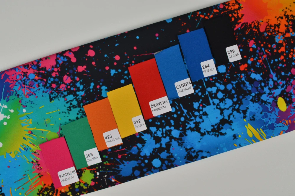 Úplet, Barevné cákance na černé (E) 0,90m/ks